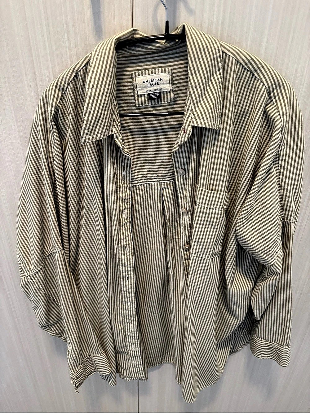 American Eagle Striped Button Down Shirt in Green & White Size XS Like New overs